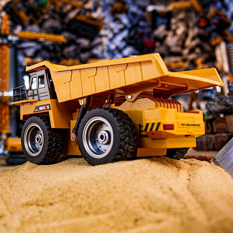 Huina 1534 RC Dump Truck 1/18  - Kids Toys Under $10 review and price